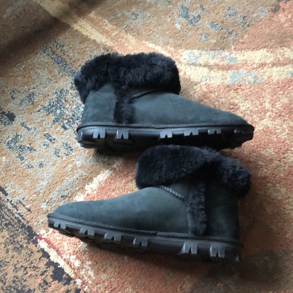 Women’s size 10 Kirkland Signature black wool lining slip on ankle boots - Picture 2 of 8